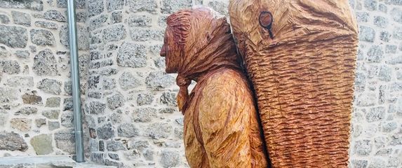 Kip tete Anice izrađen od sto godina starog cedra