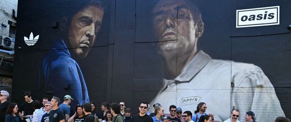 Pano slavne engleske rock-grupe Oasis