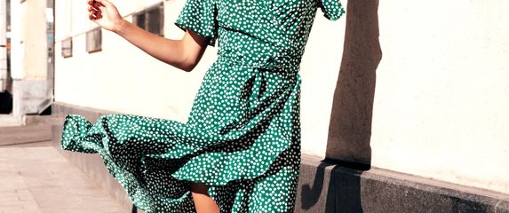 Sniženja su idealna prilika za kupovinu haljina i suknji