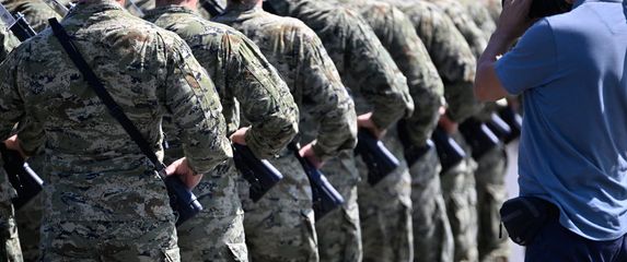 Uvježbavanje pješačkih postroja Hrvatske vojske za vojni mimohod - 40