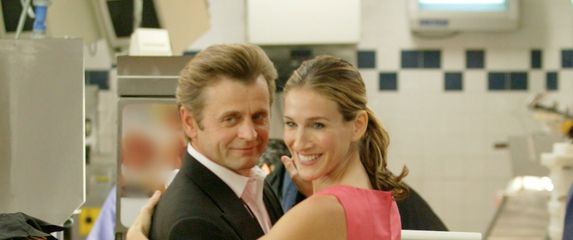 Carrie Bradshaw u kultnoj haljini Oscara de la Rente