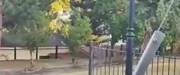 Prizor u školskom dvorištu