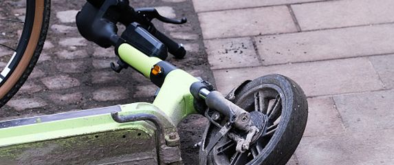 Električni romobil, ilustracija