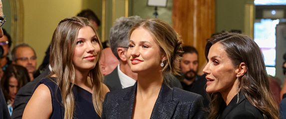 Kraljica Letizia i kćeri na dodjeli nagrada