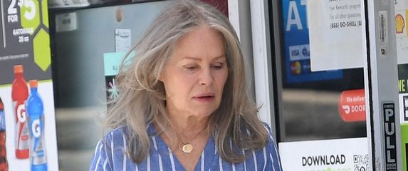 Beverly D'Angelo - 7