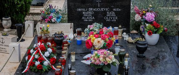 Grob Olivera Dragojevića - 2