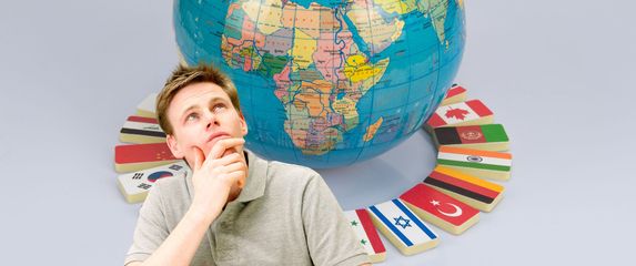 Globus s raznim zastavama