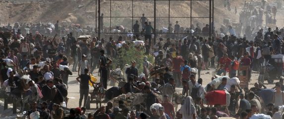 Palestinci u kolonama idu preuzeti humanitarnu pomoć