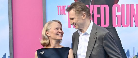 Pamela Anderson i Liam Neeson - 8