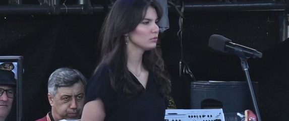 Bela Grah na mimohodu - 2