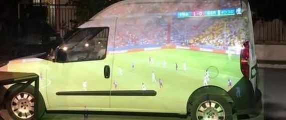 Projekcija na autu