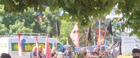 Prosvjed Dražena Keleminca pred stanom Dalije Orešković