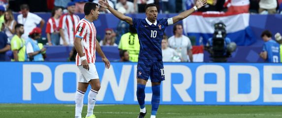 Kylian Mbappe slavi prolaz