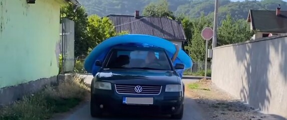 Tata nosi bazen