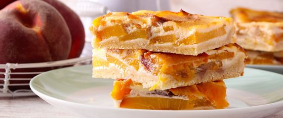 Kolač s breskvama