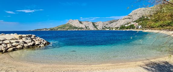 Plaža Brzet, Omiš