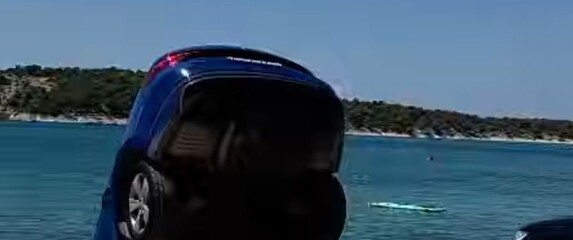Auto u moru na Rabu