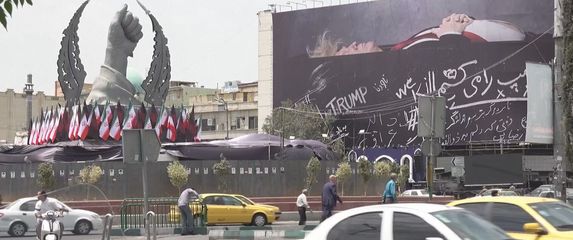 Plakati protiv Trumpa u Teheranu - 2