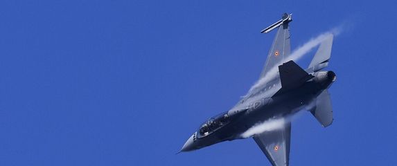 F-16, arhiva