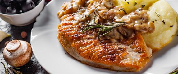 Meso s umakom od gljiva