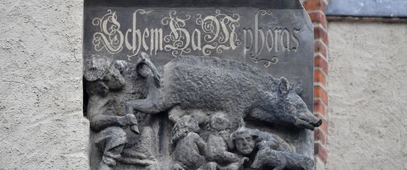 Uvredljivi anisemitski reljef na njemačkoj crkvi
