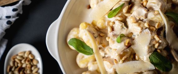 Kremozni njoki s piletinom i plavim sirom