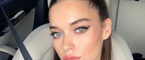 Afra Saraçoğlu - 4