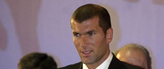 Zinedine Zidane s Realovim dresom