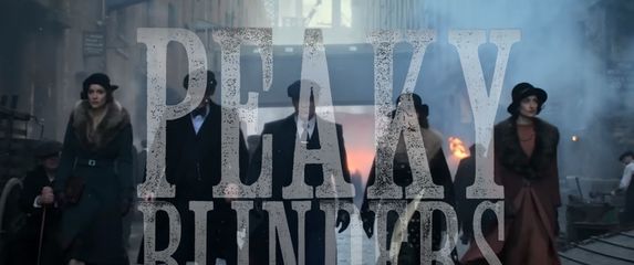 Postava serije Peaky Blinders kako hoda