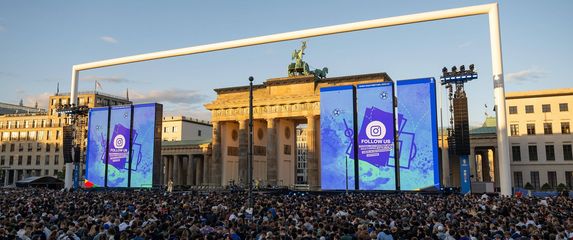 Najveći nogometni gol postavljen ispred Brandenburških vrata u Berlinu - 4