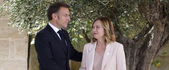 Giorgia Meloni i Emmanuel Macron