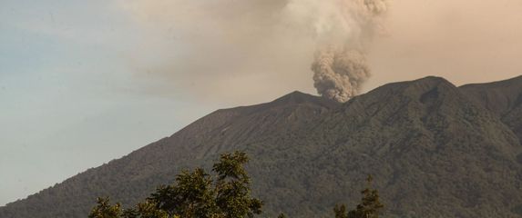 Iz vulkana Marapi u Indoneziji mjesecima se već dimi - 3