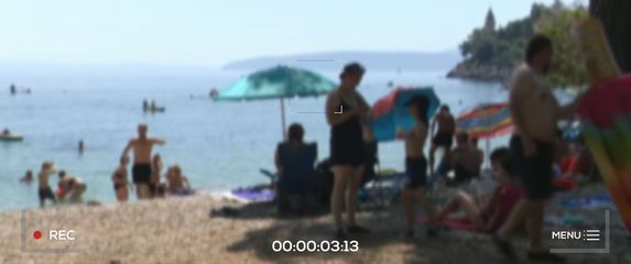 Pedofil na plaži, ilustracija