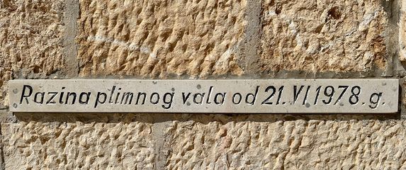 Plimni val