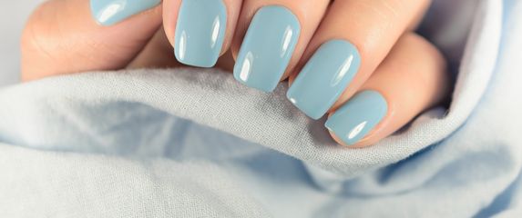 Plave manikure su stvorene za ljeto