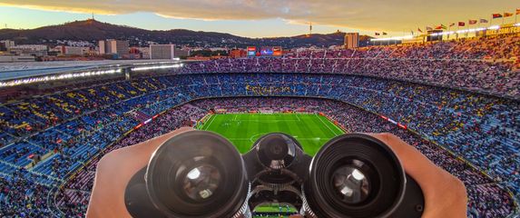 Nogometni stadion i dalekozor