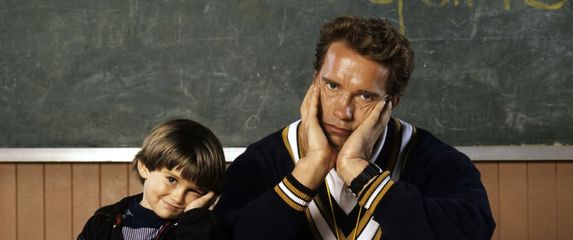 Arnold Schwarzenegger i Miko Hughes u ''Kindergarten Cop'' - 4