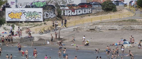 Turist pao kod splitskih Bačvica