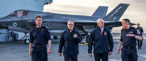 Keir Starmer na britanskom nosaču aviona