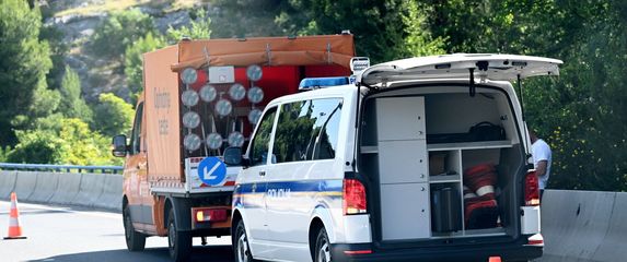 U teškoj prometnoj nesreći na brzoj cesti Solin - Klis poginuo motociklist - 1