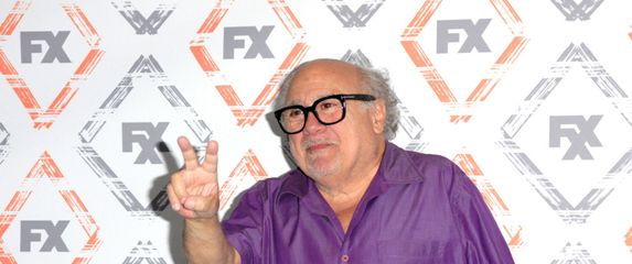 Glumac i komičar Danny DeVito na crvenom tepihu
