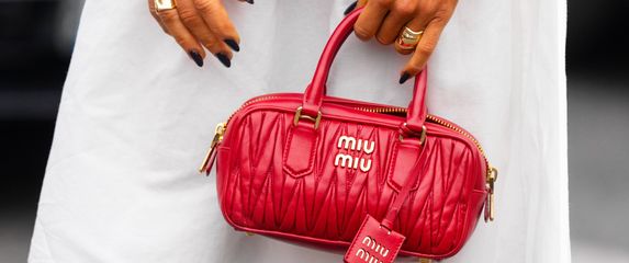 Bijele suknje su omiljene u ljetnim mjesecima