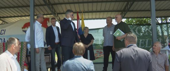 Predsjednik nastavlja šutnju