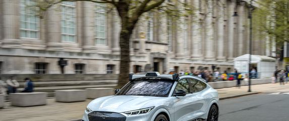 Wayveov autonomni automobil