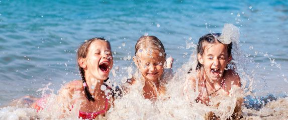 Djeca na plaži