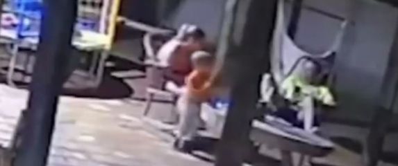 Nadzorne kamere snimile stravični trenutak