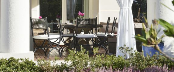 Glamurozna terasa u večernjim satima izgleda naročito čarobno - 4