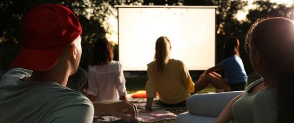 Spoj u kinu na otvorenom