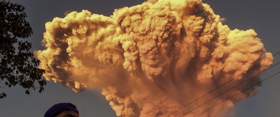 Erupcija vulkana Lewotobi Laki Laki