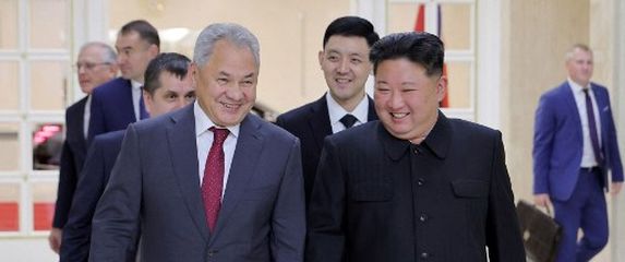 Sergej Šojg i Kim Jong Un